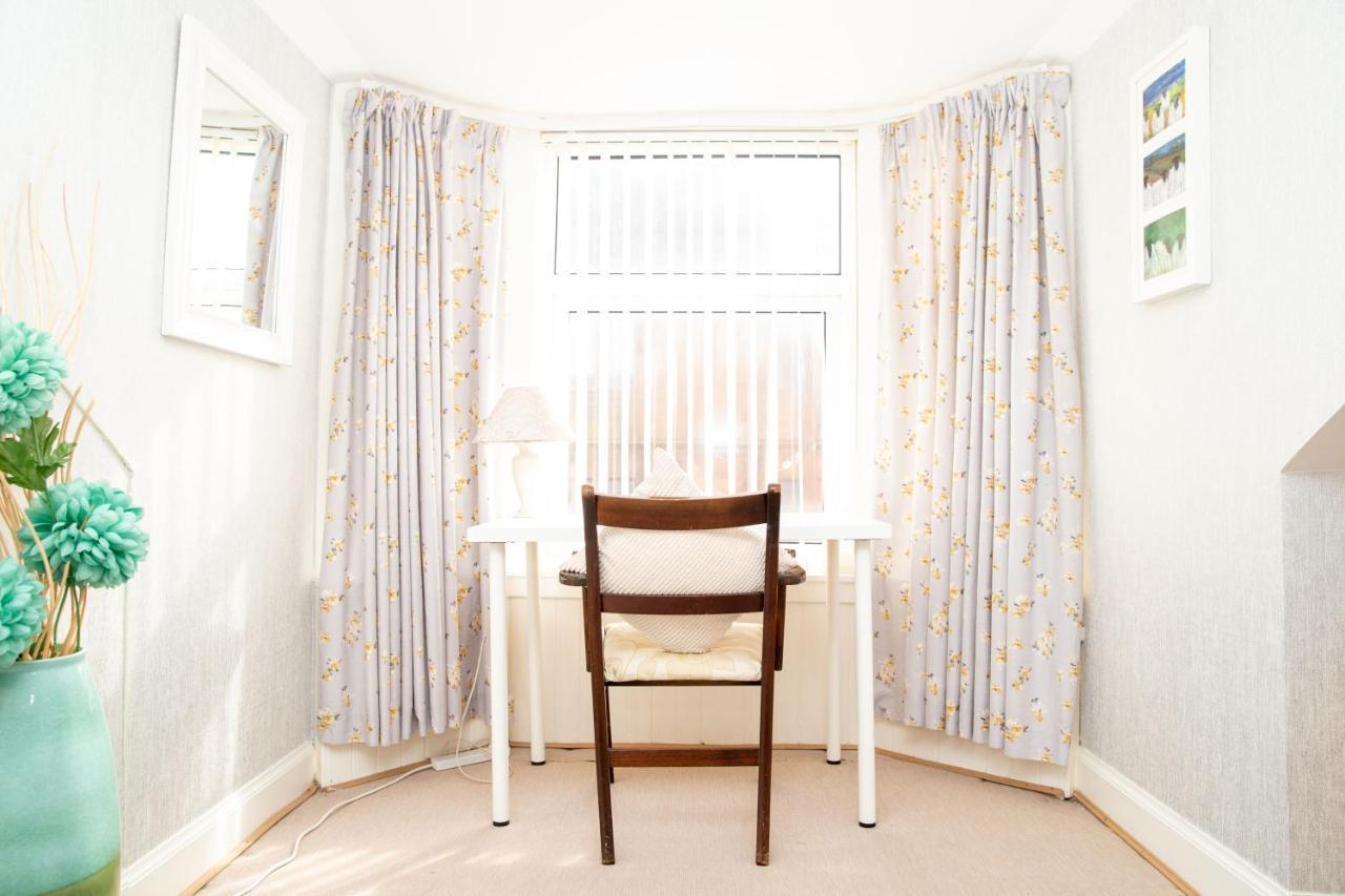 Sandgate 2-Bed Apartment In Ayr Central Location ภายนอก รูปภาพ
